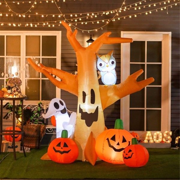 Spooky Tree with Jacks Halloween Decorations